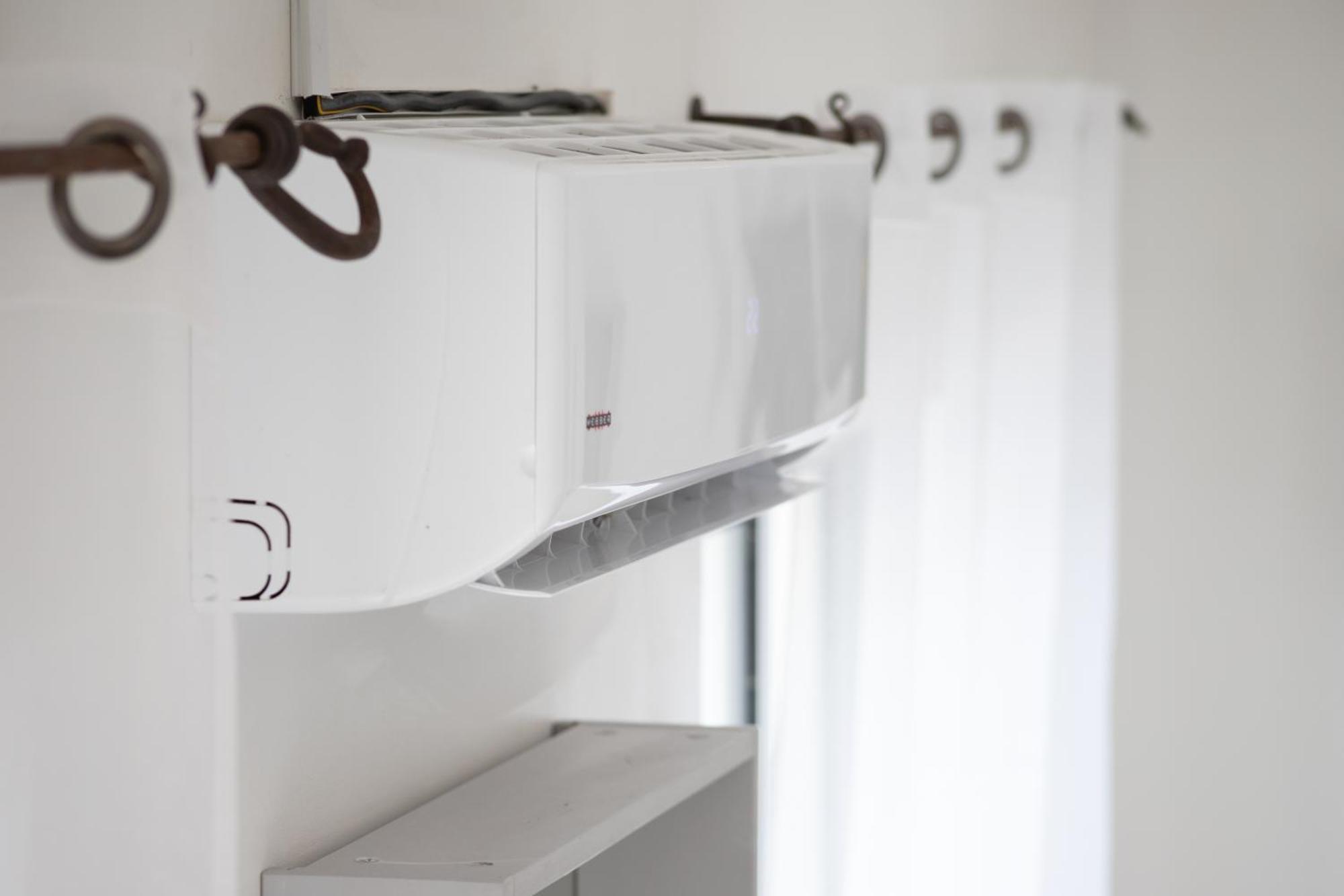 Le Partage Des Eaux - 4 Couchages - Hypercentre - Clim - Wifi * LʼIsle-sur-la-Sorgue